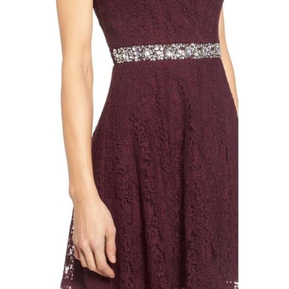 Speechless Mini Maroon Embellished Waist Lace Sleeveless Dress - Picture 4 of 8